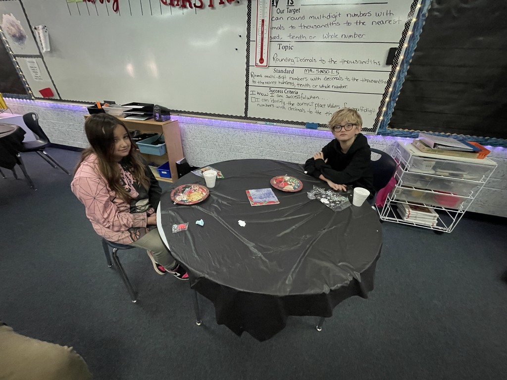 🥞🥓5th Grade Fun!🥓🥞 We had the best time at our Holiday Celebration with homemade pancakes!