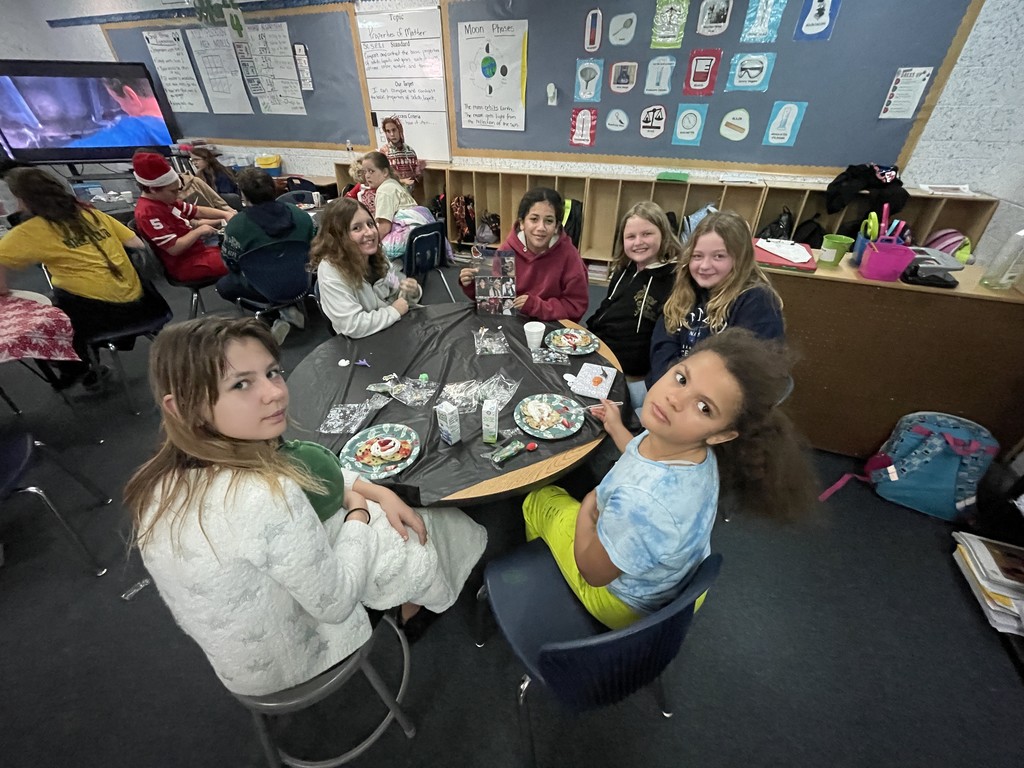 🥞🥓5th Grade Fun!🥓🥞 We had the best time at our Holiday Celebration with homemade pancakes!
