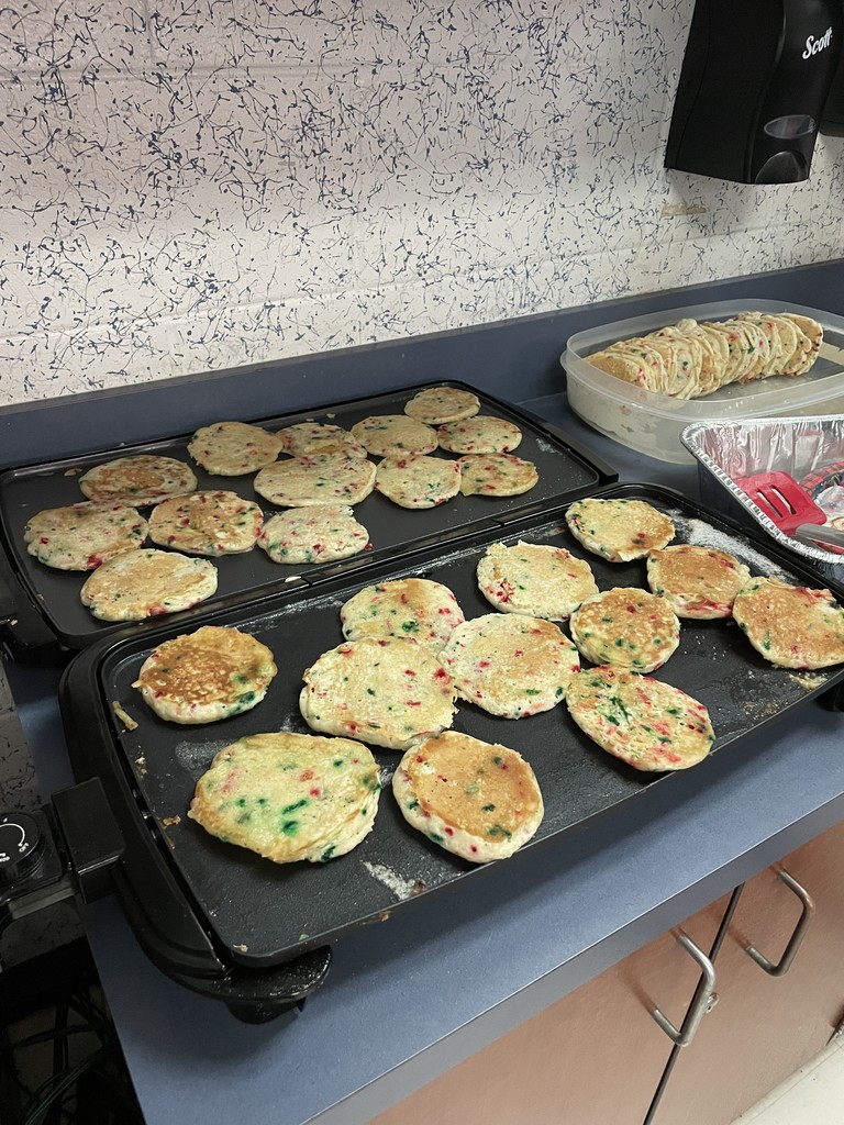 🥞🥓5th Grade Fun!🥓🥞 We had the best time at our Holiday Celebration with homemade pancakes!