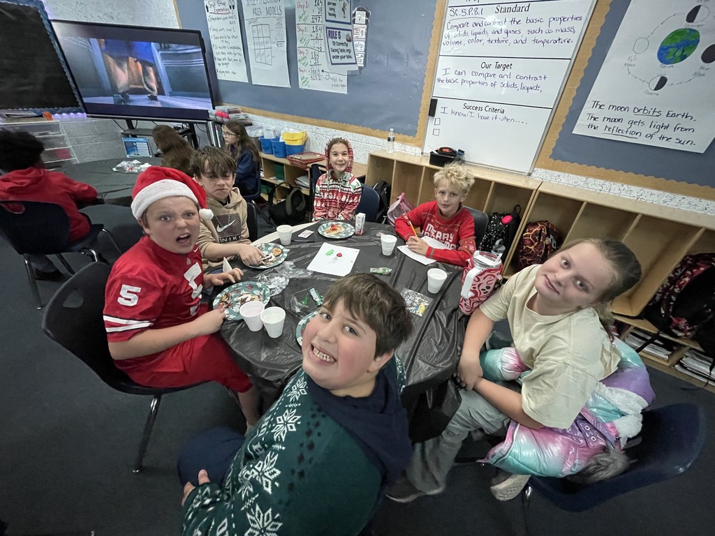 🥞🥓5th Grade Fun!🥓🥞 We had the best time at our Holiday Celebration with homemade pancakes!