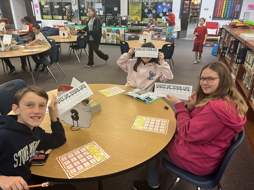 ✨📕Reading Family Challenge!📕✨ Don't forget to keep reading like crazy even over winter break! You can return your monthly challenge bookmark when we get back 😘