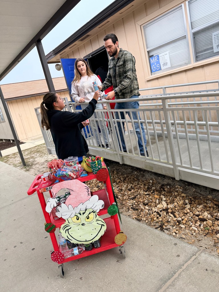 Our FFEA students, under the leadership of their sponsor, Ms. Robinson, spread some holiday cheer across campus before winter break! Faculty and staff were surprised with a treat cart filled with goodies as a heartfelt thank-you for all they do. This thoughtful gesture is a perfect example of student leadership, service, and appreciation in action. We are so proud of our FFEA Panthers for giving back to the people who make Ridgeview such a special place, and grateful to Ms. Robinson for guiding and inspiring these future educators!