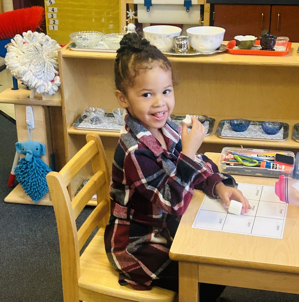 Mrs. Maly’s Primary Montessori naming, sorting, counting & eating 2 & 3 Dimensional shapes for snack!  😊❤️👍🏻