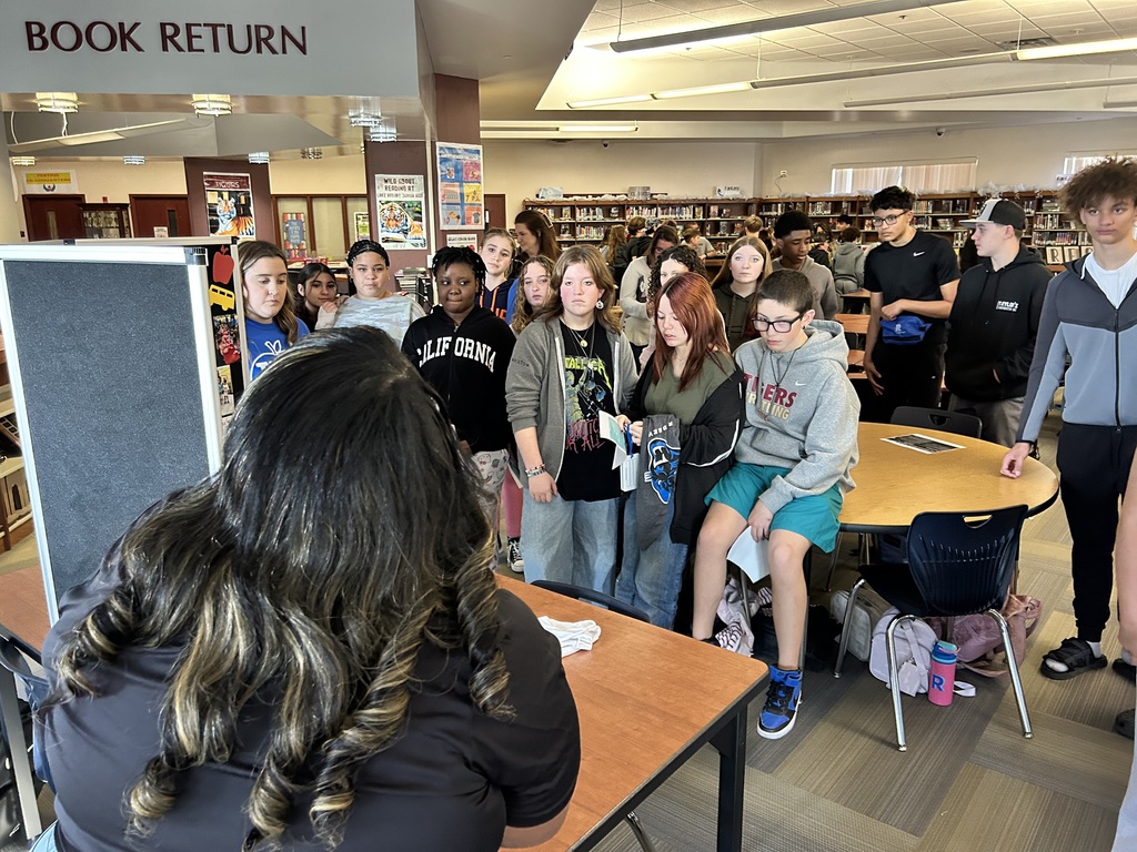 This past week, our Panthers visited Lake Asbury Junior High to connect with our rising 9th graders and share what life is like at Ridgeview High School. We highlighted the many opportunities available to students, including CTE pathways, Cambridge AICE and IB programs, and a wide range of athletic programs, while also answering thoughtful questions about the transition to high school.  As one student shared, “Ridgeview sounds really cool, and I’m excited to go there next year.”  The excitement and energy from these future Panthers was contagious, and we can’t wait to welcome them to campus soon!  #PanthersRISE 🐾