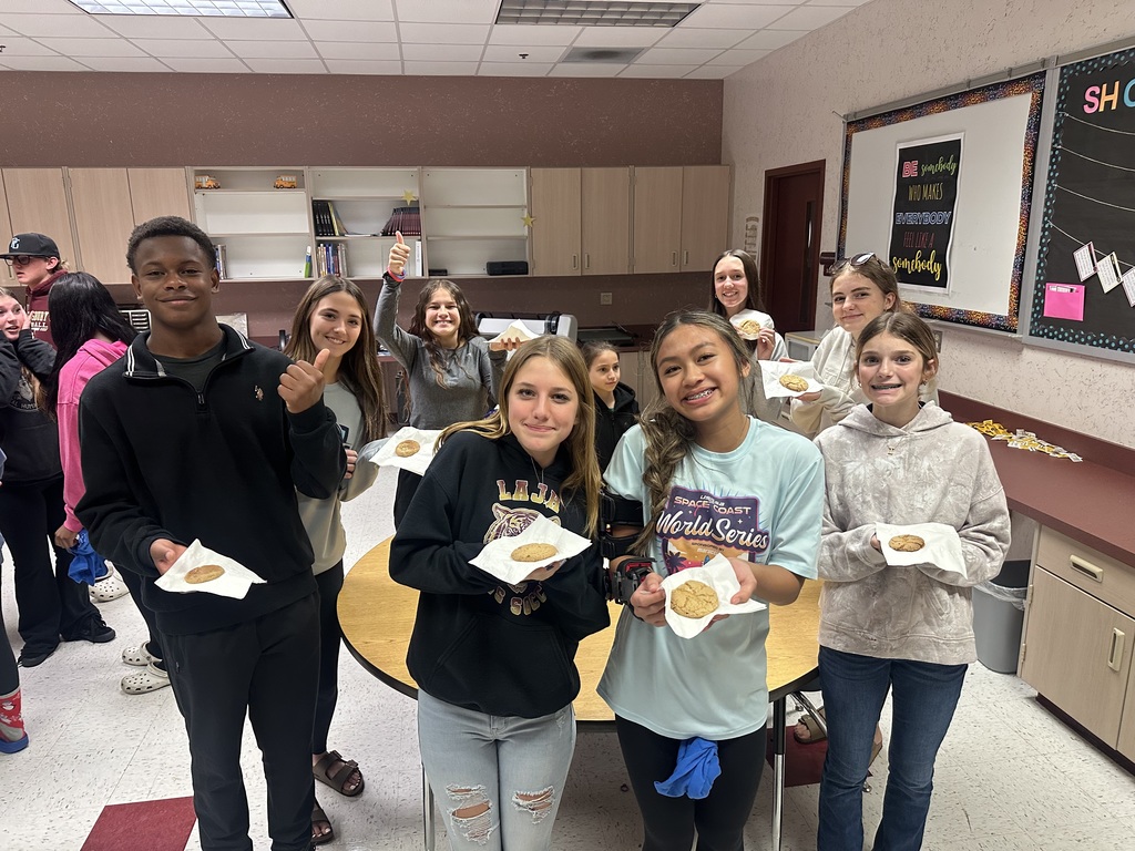 This past week, our Panthers visited Lake Asbury Junior High to connect with our rising 9th graders and share what life is like at Ridgeview High School. We highlighted the many opportunities available to students, including CTE pathways, Cambridge AICE and IB programs, and a wide range of athletic programs, while also answering thoughtful questions about the transition to high school.  As one student shared, “Ridgeview sounds really cool, and I’m excited to go there next year.”  The excitement and energy from these future Panthers was contagious, and we can’t wait to welcome them to campus soon!  #PanthersRISE 🐾