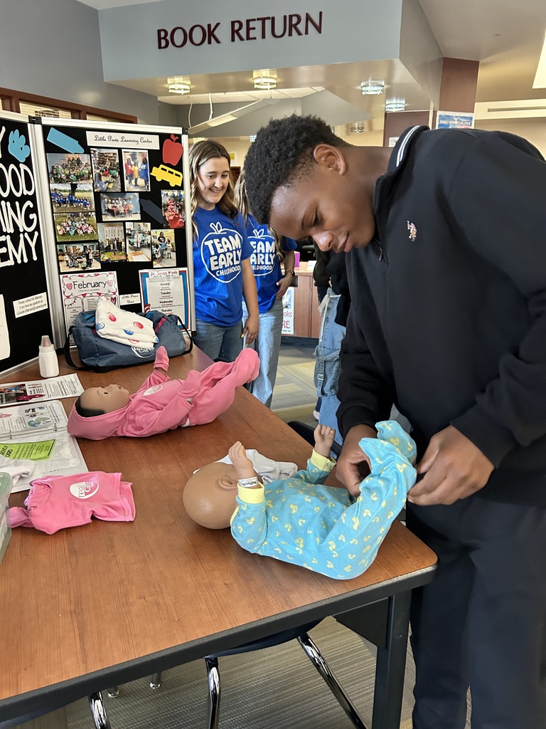This past week, our Panthers visited Lake Asbury Junior High to connect with our rising 9th graders and share what life is like at Ridgeview High School. We highlighted the many opportunities available to students, including CTE pathways, Cambridge AICE and IB programs, and a wide range of athletic programs, while also answering thoughtful questions about the transition to high school.  As one student shared, “Ridgeview sounds really cool, and I’m excited to go there next year.”  The excitement and energy from these future Panthers was contagious, and we can’t wait to welcome them to campus soon!  #PanthersRISE 🐾
