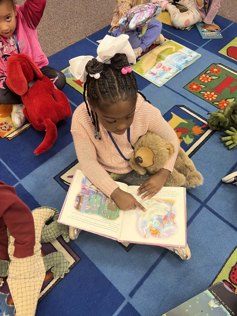 What do you do when your kidlets are excited about becoming readers?📘 Practice with puppets on Buddy Reading Day! 🥰