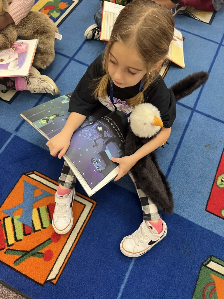 What do you do when your kidlets are excited about becoming readers?📘 Practice with puppets on Buddy Reading Day! 🥰
