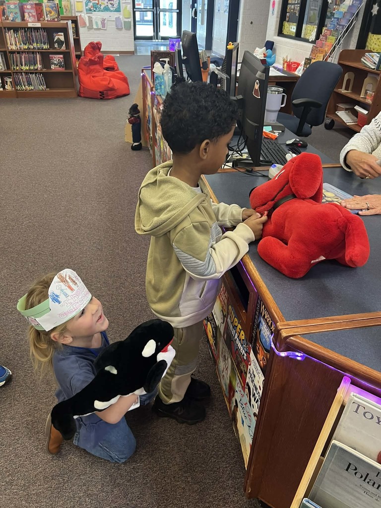 What do you do when your kidlets are excited about becoming readers?📘 Practice with puppets on Buddy Reading Day! 🥰