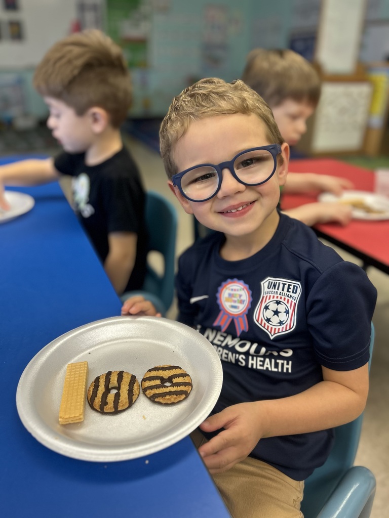 Our Little Paws, with the help and support of our Early Childhood Education Level 1 students, had a fantastic time celebrating the 100th day of school last Friday! Throughout the day, students rotated through several fun and engaging activities that combined counting, creativity, and hands-on learning, including building and sorting collections of 100 items, creating special crafts, and enjoying themed snacks. It was wonderful to see our older students modeling leadership and care while our youngest learners celebrated this milestone with big smiles, curiosity, and excitement. What a joyful day of learning and partnership! 