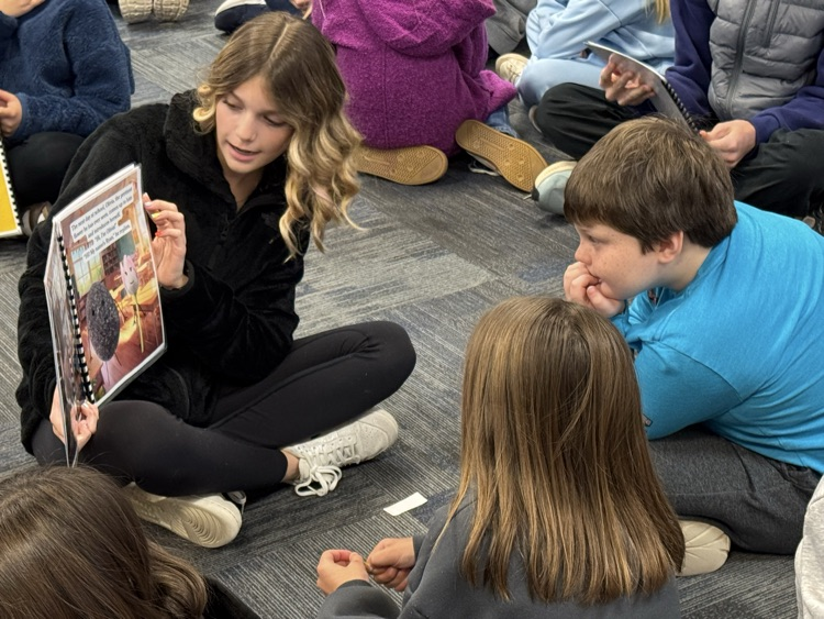 LAJ students read to LAE students. 