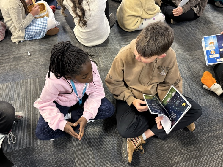 LAJ students read to LAE students. 