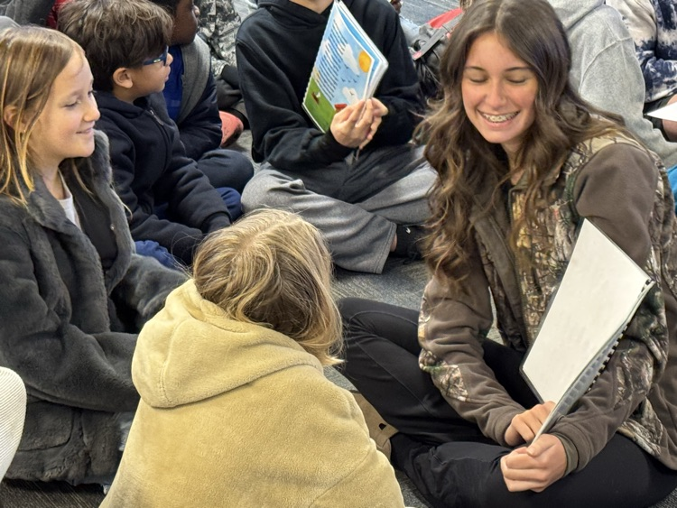 LAJ students read to LAE students. 
