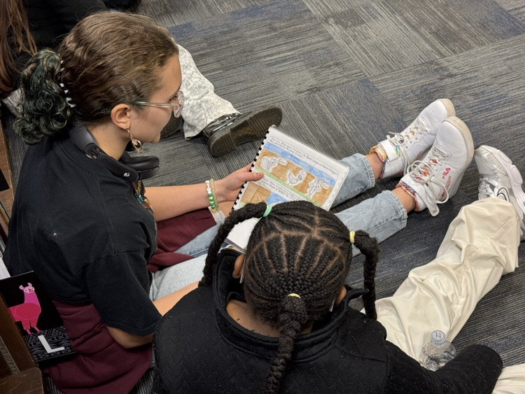 LAJ students read to LAE students. 