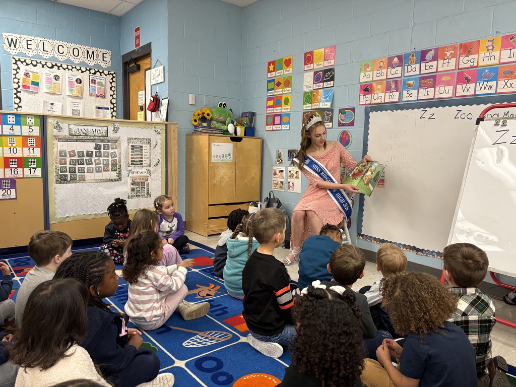 As part of Literacy Week, Miss Ridgeview spent time reading to our Little Paws, sharing the joy of books and the love of reading with our youngest Panthers. The smiles, laughter, and excitement in the room were a perfect reminder of how powerful storytelling can be.  Moments like these not only promote early literacy, but also highlight the strong sense of community and leadership we value at Ridgeview.