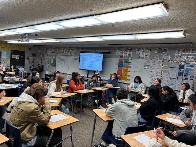 Ms. Correa’s IB Spanish B seniors strengthened their language proficiency skills as they prepared for their Internal Assessment by participating in a Socratic seminar. Students engaged in thoughtful, student-led discussions on current issues, including the use of AI in schools and the impact of misinformation in the media, demonstrating strong communication, critical thinking, and global awareness.