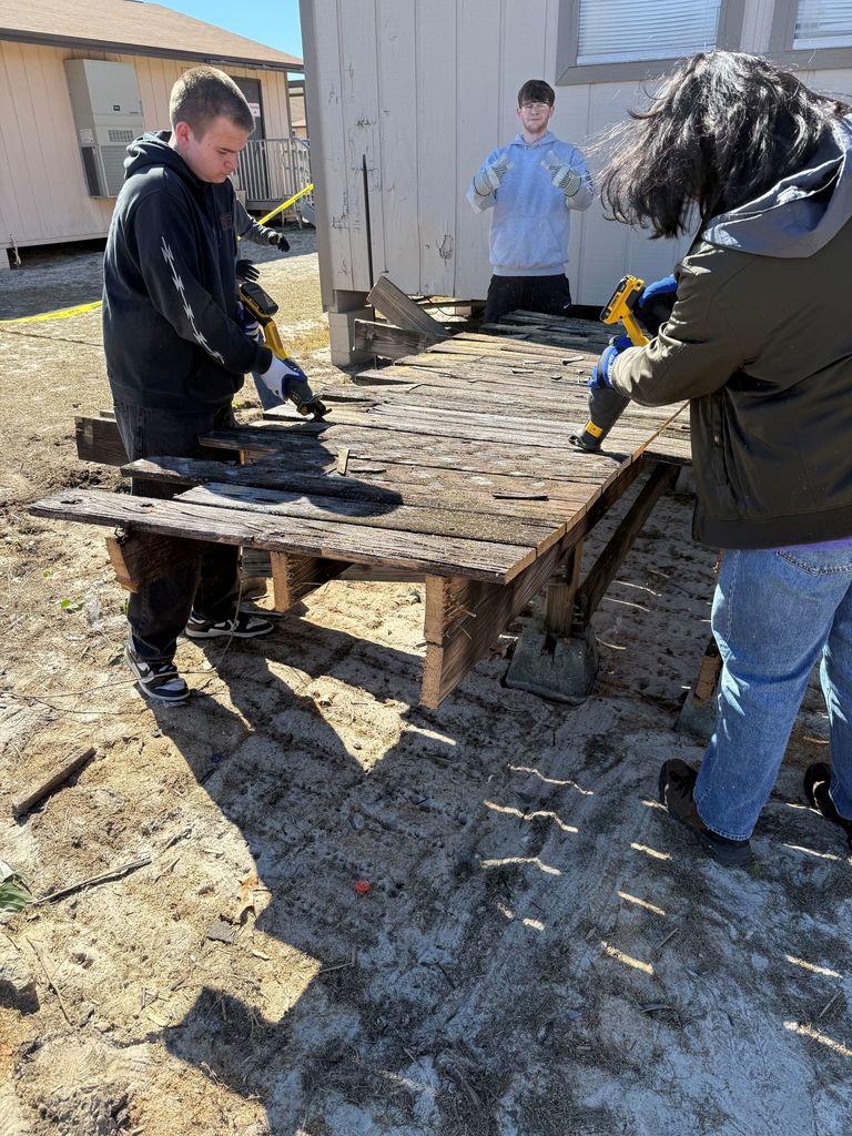 Last week, some of our Ridgeview High School seniors attended the Clay County Career Fair at the Clay County Fairgrounds, where they had the opportunity to connect with nearly 100 businesses, colleges, and military recruiters. Our students engaged in meaningful conversations, explored a wide range of career and postsecondary options, and gained valuable insight into workforce, college, and military pathways as they prepare for life after graduation. We are proud of our Panthers for representing Ridgeview so well and taking advantage of this impactful experience.