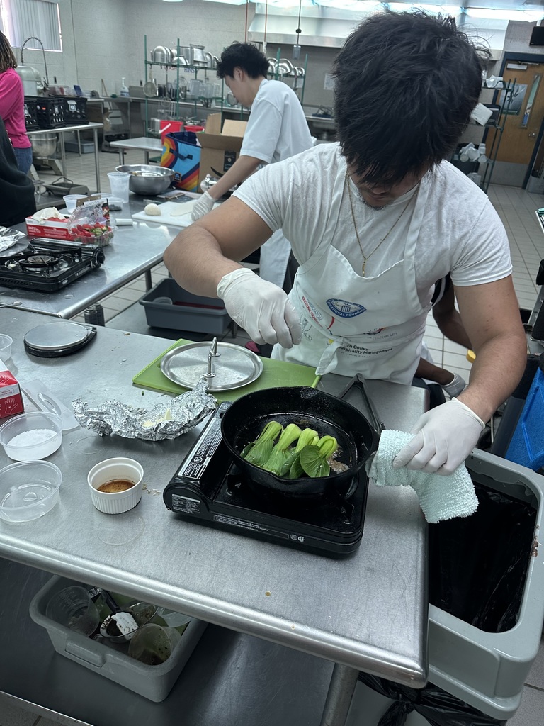 Our Culinary Team completed a timed practice last week, working under true competition conditions as they managed time, stations, and teamwork while demonstrating strong knife skills, cooking techniques, and professional plating. From hot-line coordination and dough preparation to detailed sauce work and an impressive edible centerpiece, students demonstrated focus, creativity, and confidence throughout the practice. The level of precision and collaboration on display reflects their dedication as they prepare to represent Ridgeview at the ProStart Culinary Team Competitions in Orlando. We are so proud of their hard work and can’t wait to cheer them on!