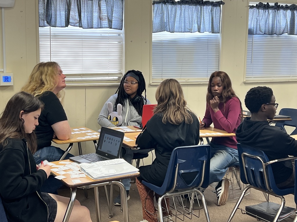 Ms. Mayfield’s AICE U.S. History students engaged in a collaborative review activity focused on building historical “chain reactions” from 1820–1850. Working in teams, students analyzed cause-and-effect relationships. They emphasized long-term historical significance rather than isolated events, strengthening the analytical thinking and reasoning skills essential for advanced AICE writing assessments.