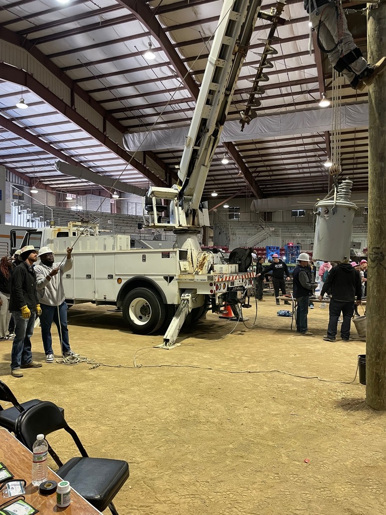 Last week, Ridgeview students attended Construction Career Days (CCD), where they participated in interactive Learning Labs with industry professionals, explored internship and career opportunities in the Career Center, and experienced hands-on demonstrations during the Equipment Experience, gaining valuable insight into careers within the construction industry.