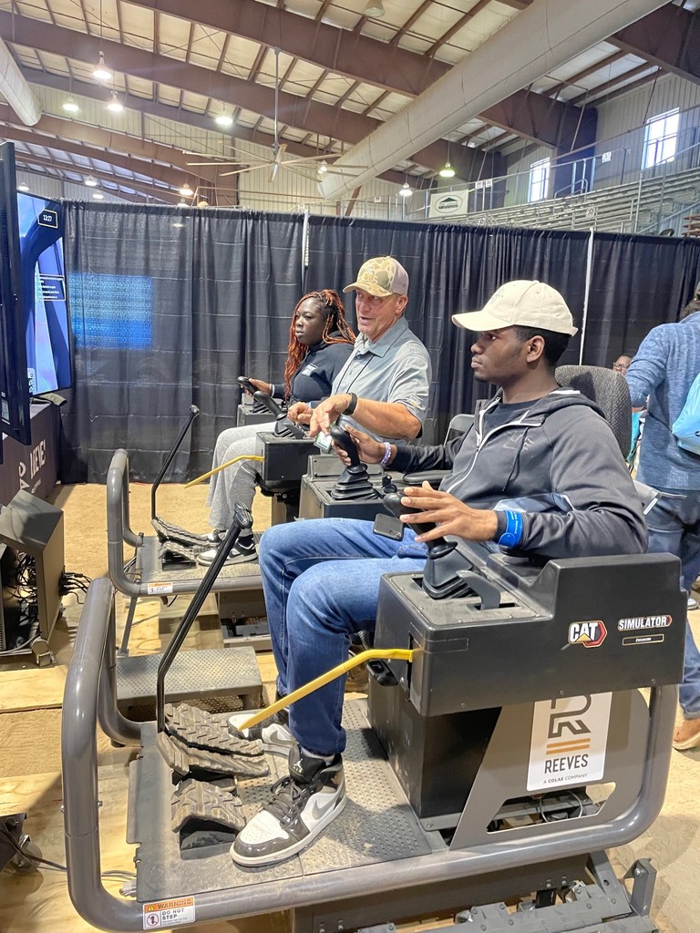 Last week, Ridgeview students attended Construction Career Days (CCD), where they participated in interactive Learning Labs with industry professionals, explored internship and career opportunities in the Career Center, and experienced hands-on demonstrations during the Equipment Experience, gaining valuable insight into careers within the construction industry.