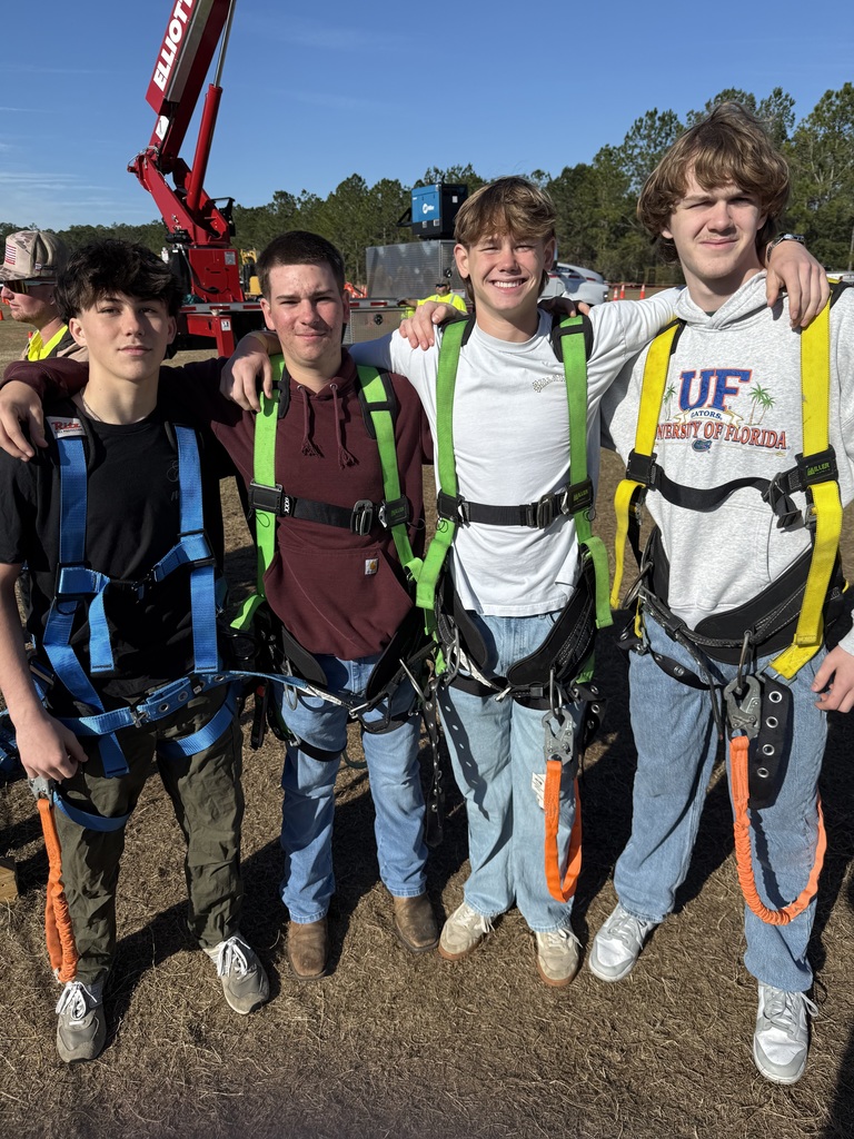 Last week, Ridgeview students attended Construction Career Days (CCD), where they participated in interactive Learning Labs with industry professionals, explored internship and career opportunities in the Career Center, and experienced hands-on demonstrations during the Equipment Experience, gaining valuable insight into careers within the construction industry.