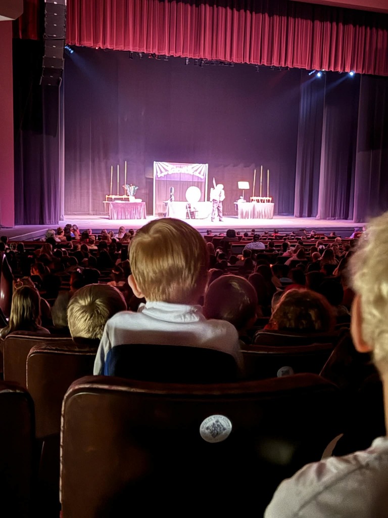 1st Grade Field Trip Fun to see Super Scientific Circus at Thrasher Horne