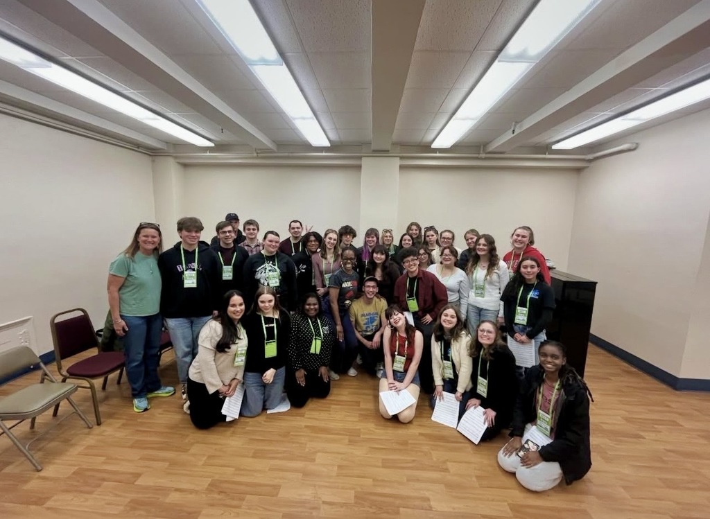 Some of our chorus students had an incredible experience at The Broadway Vocal Clinic in New York, where they worked alongside industry professionals and immersed themselves in the artistry and discipline of Broadway performance. Through this experience, they strengthened their vocal skills, learned from experts in the field, and gained insight into what it takes to perform at a high level.  A special shoutout to @misskimizzo for the impact she made on our students throughout this experience. Her passion, talent, and dedication to mentoring young performers truly inspired our group and made this opportunity even more meaningful. We are so grateful for the time, energy, and heart she pours into supporting students.  Experiences like this are what it’s all about—learning beyond the classroom, growing as performers, and creating memories that will last a lifetime.