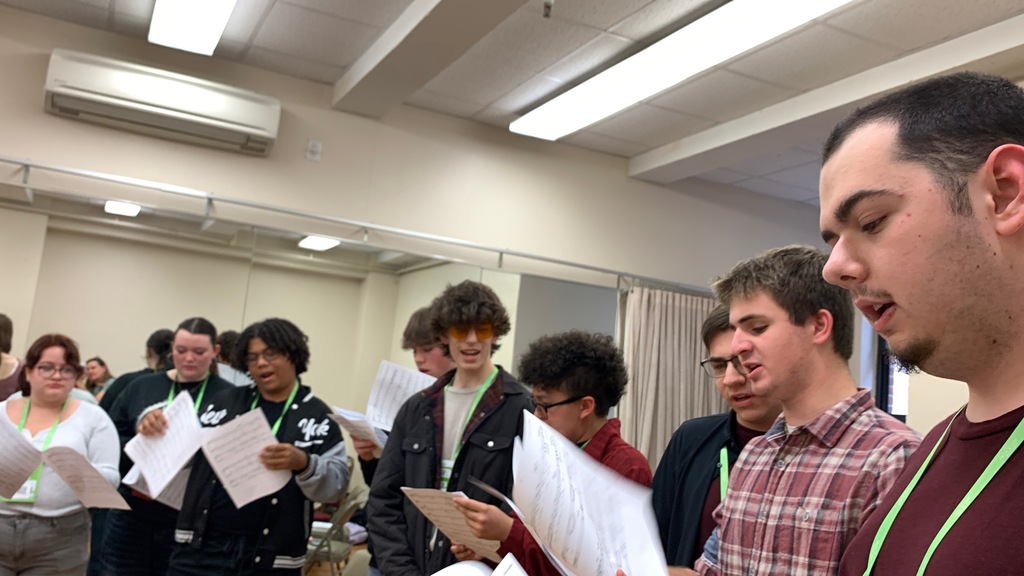 Some of our chorus students had an incredible experience at The Broadway Vocal Clinic in New York, where they worked alongside industry professionals and immersed themselves in the artistry and discipline of Broadway performance. Through this experience, they strengthened their vocal skills, learned from experts in the field, and gained insight into what it takes to perform at a high level.  A special shoutout to @misskimizzo for the impact she made on our students throughout this experience. Her passion, talent, and dedication to mentoring young performers truly inspired our group and made this opportunity even more meaningful. We are so grateful for the time, energy, and heart she pours into supporting students.  Experiences like this are what it’s all about—learning beyond the classroom, growing as performers, and creating memories that will last a lifetime.