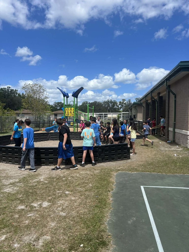 Field Day Fun! Thanks bunches to Coach Bravo, teachers and  all our parent volunteers who helped us make Field Day the BEST DAY EVER! We think our kiddos may have had a good time!