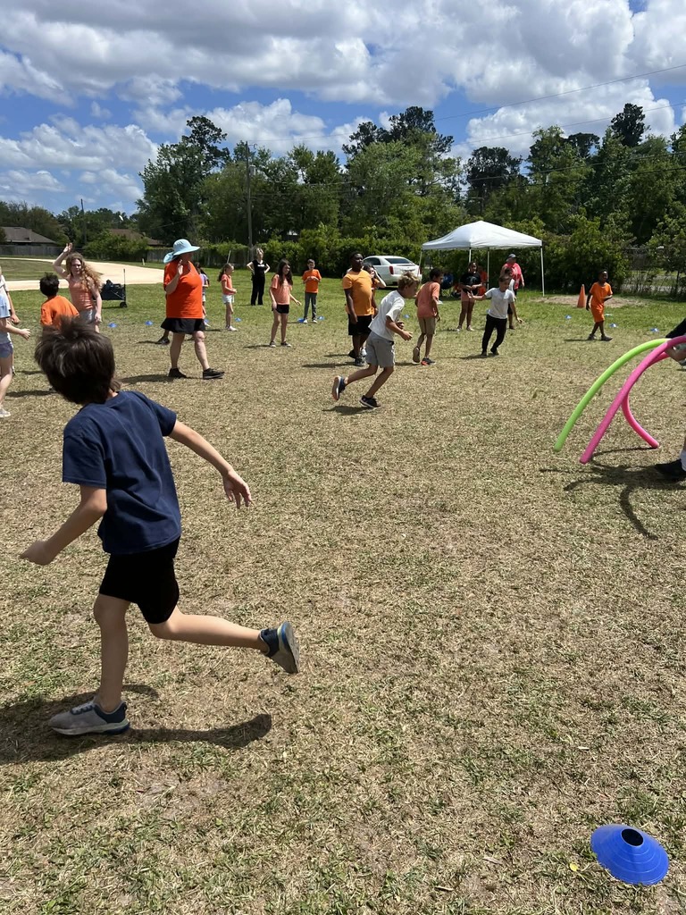 Field Day Fun! Thanks bunches to Coach Bravo, teachers and  all our parent volunteers who helped us make Field Day the BEST DAY EVER! We think our kiddos may have had a good time!