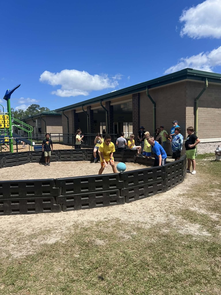 Field Day Fun! Thanks bunches to Coach Bravo, teachers and  all our parent volunteers who helped us make Field Day the BEST DAY EVER! We think our kiddos may have had a good time!
