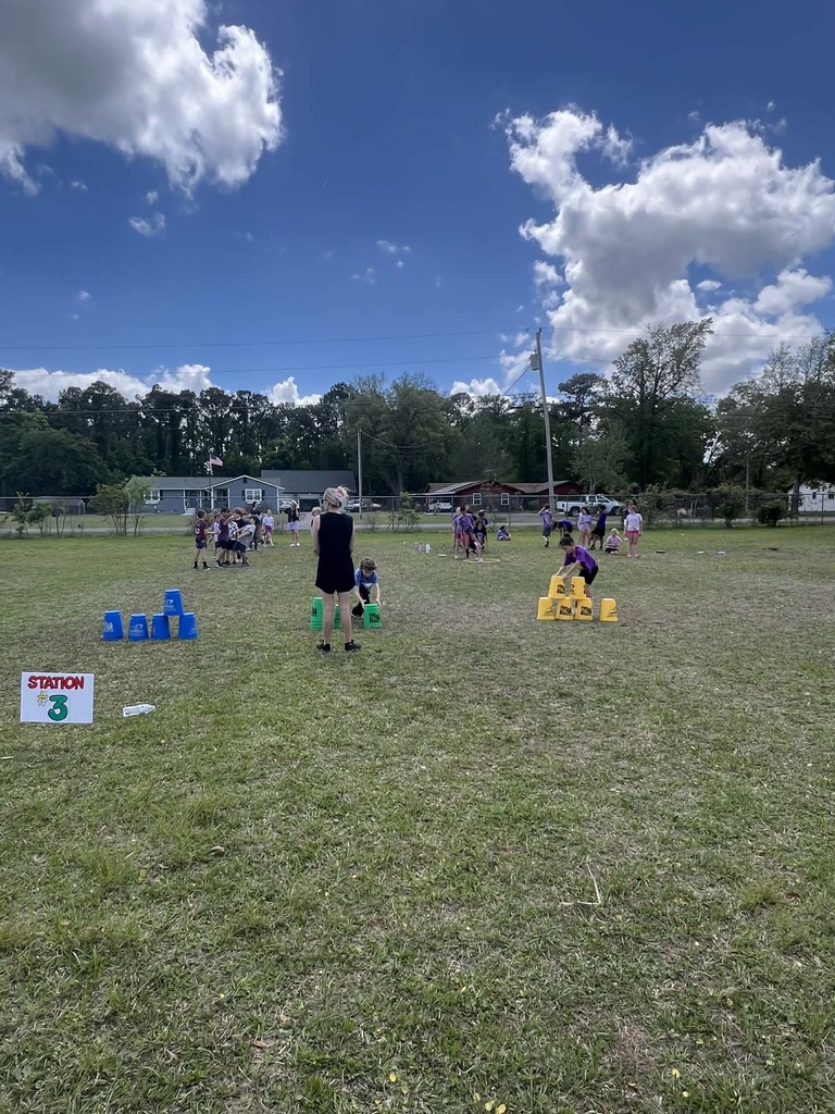 Field Day Fun! Thanks bunches to Coach Bravo, teachers and  all our parent volunteers who helped us make Field Day the BEST DAY EVER! We think our kiddos may have had a good time!
