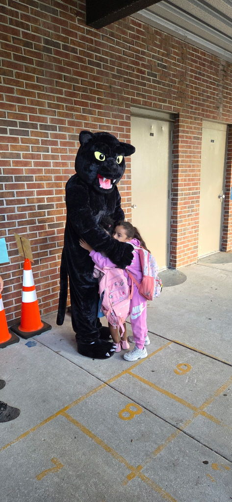 On Friday, our Senior Board brought the energy to Ridgeview Elementary for High Five Friday! They welcomed students with music, smiles, and plenty of high fives, creating a fun and positive start to the day. It was a great opportunity for our seniors to connect with our younger Panthers and spread school spirit throughout the morning.