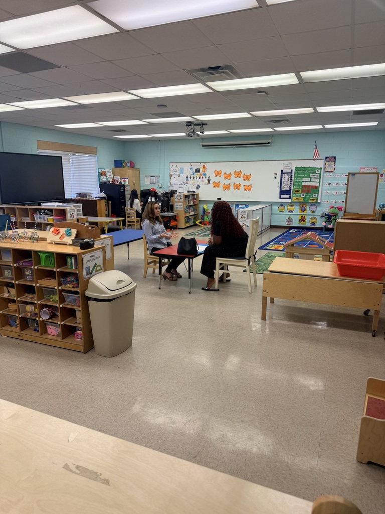 A very special thank you to the HR and management team at Episcopal Children’s Services for taking time out of their busy schedules to conduct mock interviews with our Early Childhood Education seniors. This hands-on experience gave our students the opportunity to practice professional skills, receive valuable feedback, and build confidence as they prepare for their next steps. We are so proud of how well our students represented Ridgeview—what an incredible job by all!