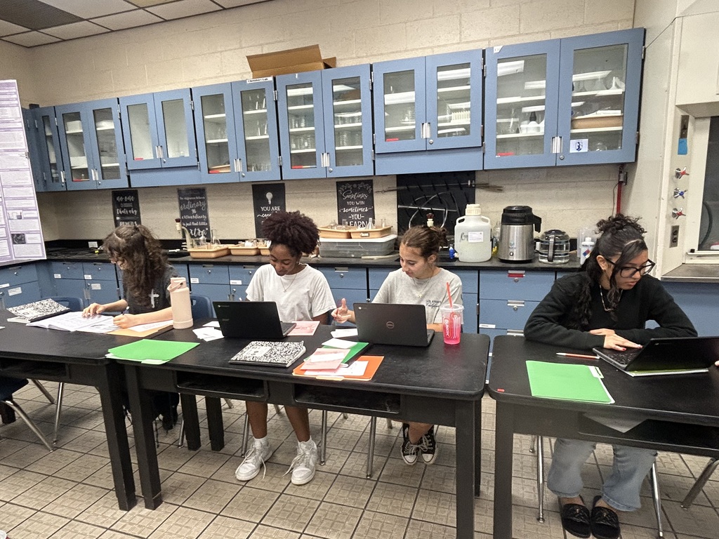 Ms. Derousie’s biology students are hard at work preparing for the upcoming EOC! After completing their quiz, students jumped right into targeted review—finalizing EOC notecards, studying key concepts for next week’s mock EOC, and using their time productively to stay ahead. This kind of structured, intentional preparation is exactly what helps our students build confidence and master the content. We love seeing the focus and dedication as they continue working toward success!