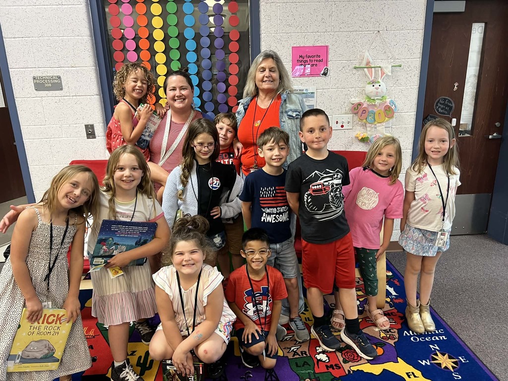 ❤️🤍💙Patriotic Day Fun💙🤍❤️ So much fun wearing our patriotic colors last week! 
