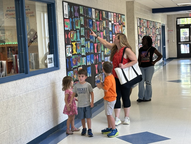 guests at art show