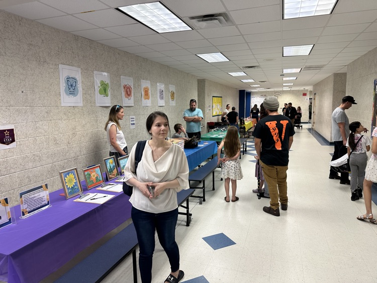 guests at art show