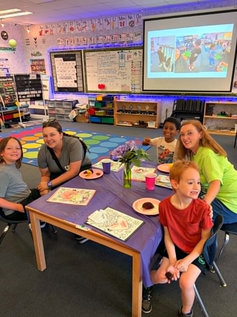 🩷🌷Mother's Day Celebration🌷🩷 Mrs. Madine's Kindergarten kidlets had the best time at their Mother's Day Tea last week!