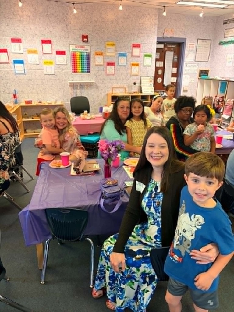 🩷🌷Mother's Day Celebration🌷🩷 Mrs. Madine's Kindergarten kidlets had the best time at their Mother's Day Tea last week!
