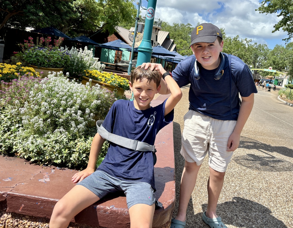 Our Safety Patrols and Manatee Morning News students took a well-deserved field trip to SeaWorld this week!  We want to extend a massive thank you to these dedicated individuals. Because of their hard work and commitment, our school stays safe, protected, and well-informed every single morning. We are so proud of the leadership they show daily, and we're thrilled they had such a fun day celebrating their hard work!