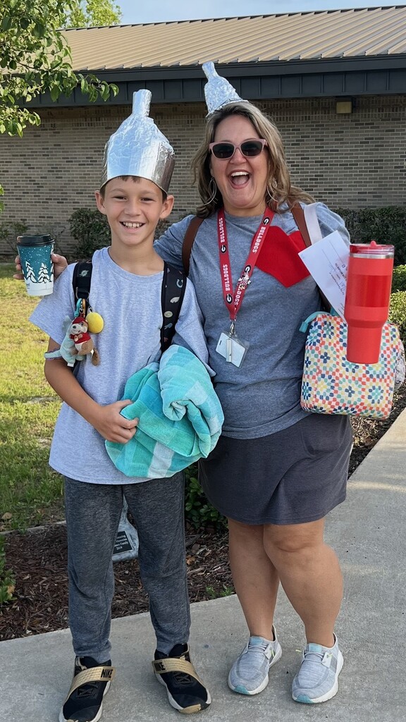 🌪️ There’s no place like 6th grade! 👠  Our 6th graders are wrapping up their End-of-the-Year activities in style with a Wizard of Oz Dress-Up Day! From Dorothys and Scarecrows to Tin Men and Lions, the hallway has officially turned into the Yellow Brick Road.  We are so proud of our students as they follow the road toward the end of the school year! 🎓✨