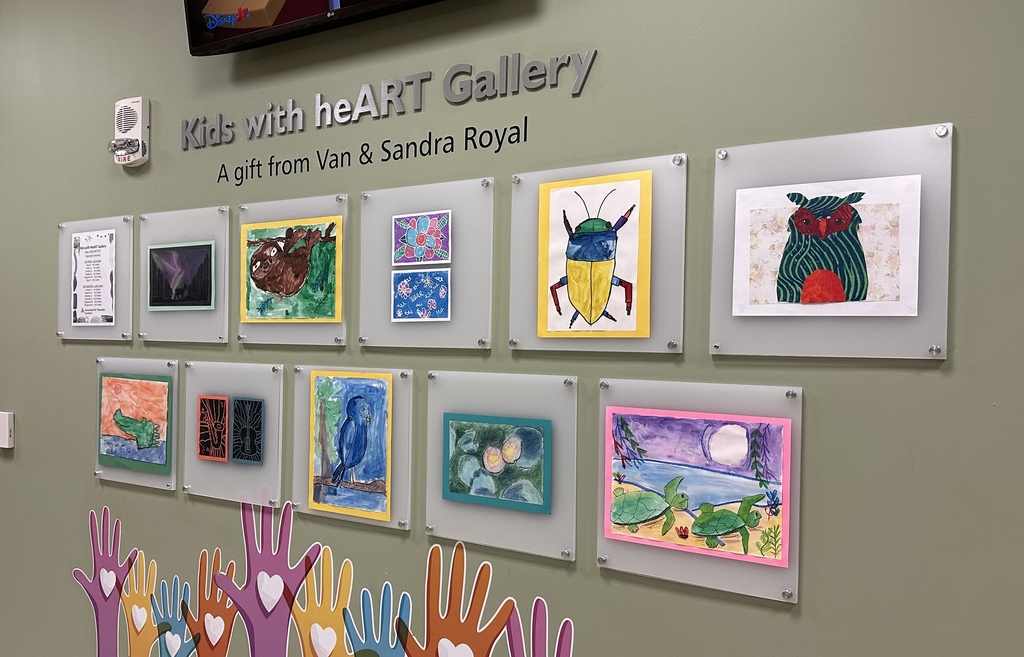 A wall with a sign "Kids with heART Gallery" displays several children's artwork. Drawings include animals and landscapes.