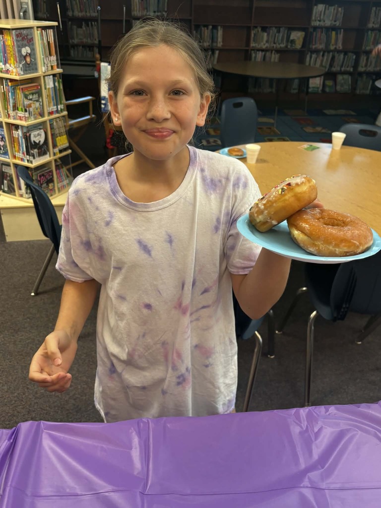 How do we celebrate SPC Reader Leaders?  Donut Style....these kiddos read 3+ SSYRA books to earn a Donut Breakfast with Mrs. Dryden in the library. Way to go!