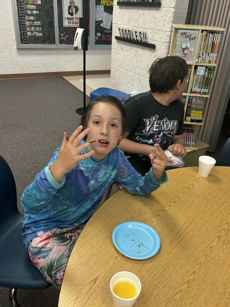 How do we celebrate SPC Reader Leaders?  Donut Style....these kiddos read 3+ SSYRA books to earn a Donut Breakfast with Mrs. Dryden in the library. Way to go!