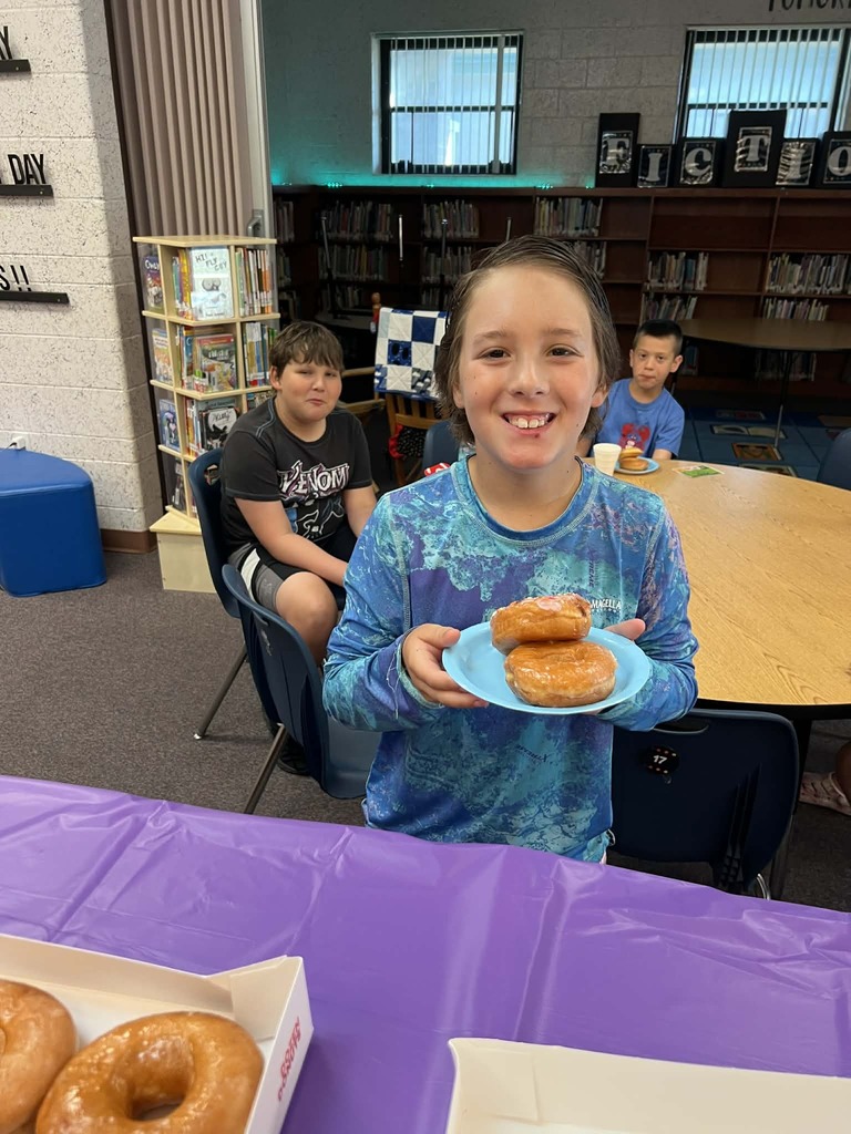 How do we celebrate SPC Reader Leaders?  Donut Style....these kiddos read 3+ SSYRA books to earn a Donut Breakfast with Mrs. Dryden in the library. Way to go!