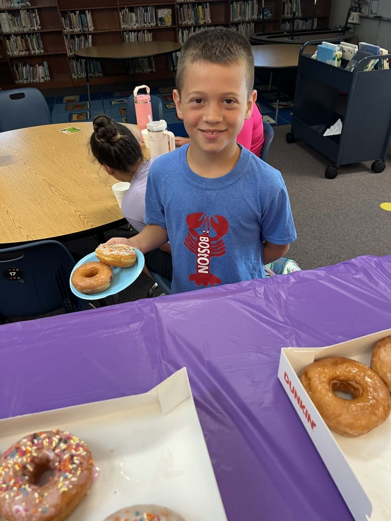 How do we celebrate SPC Reader Leaders?  Donut Style....these kiddos read 3+ SSYRA books to earn a Donut Breakfast with Mrs. Dryden in the library. Way to go!