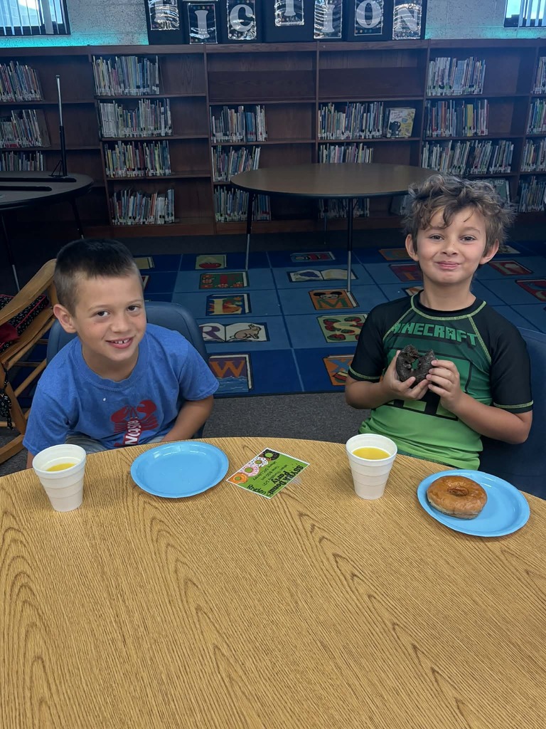How do we celebrate SPC Reader Leaders?  Donut Style....these kiddos read 3+ SSYRA books to earn a Donut Breakfast with Mrs. Dryden in the library. Way to go!