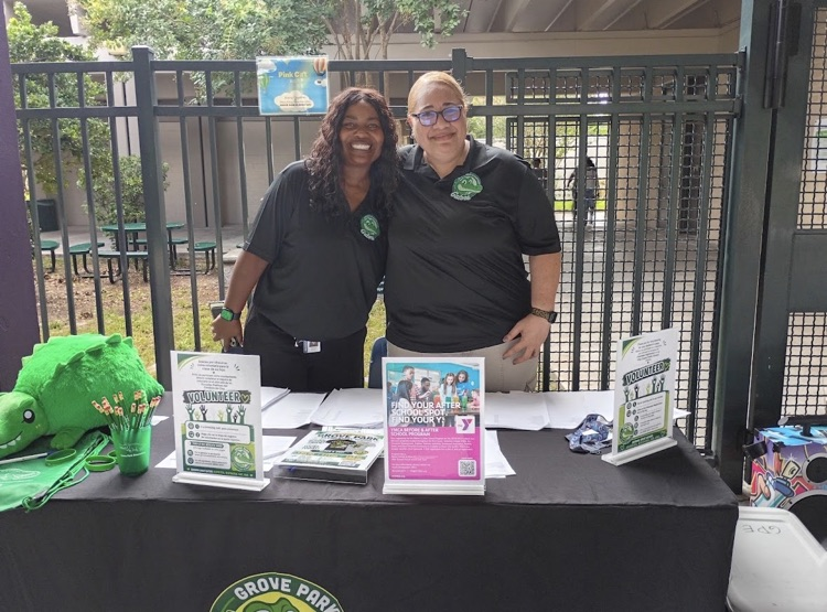 Students, Family, Staff, and Community partners at Meet the Teacher event